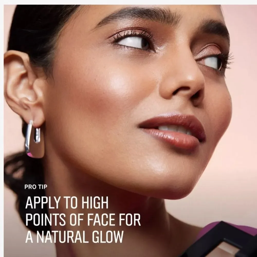 BOBBI BROWN Highlighter Powder in peach glow
